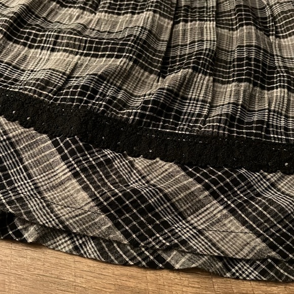 Checked print skirt size M by Dream Out Loud by Selena Gomez - Picture 4 of 9